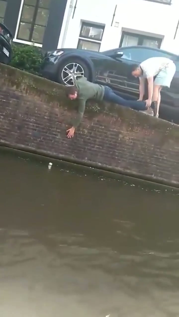 Save the beer - GIF on