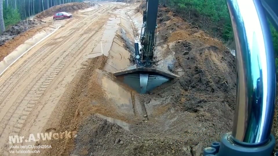 Interesting bucket shape makes one smooth ditch