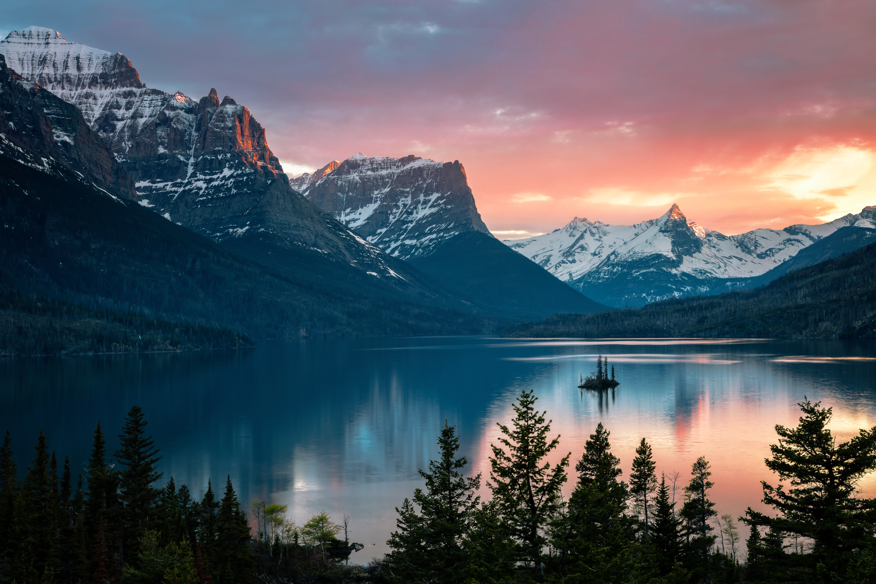 Sunset over St Marys Lake in Glacier National Park, Montana [OC][3000x2000]