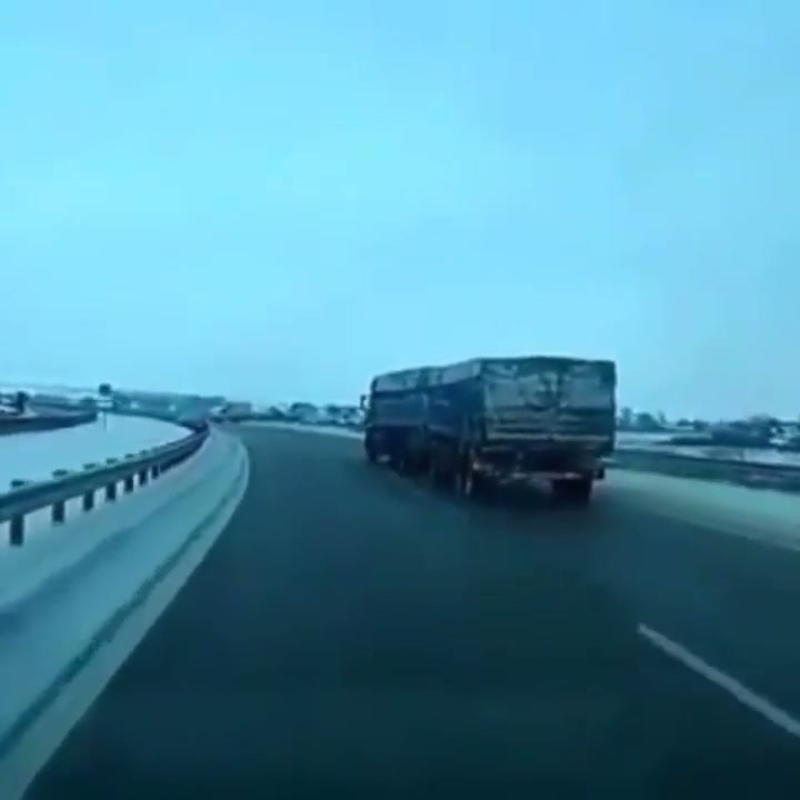 Avoiding a truck stopped in the middle of the road