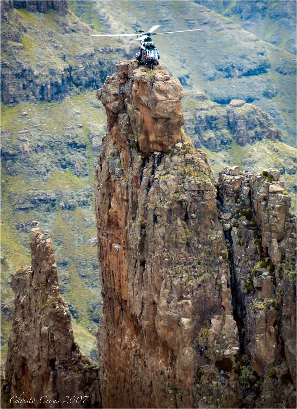 South African Air Force 17 Squadron pinnacle landing - Christo Crous, 2007