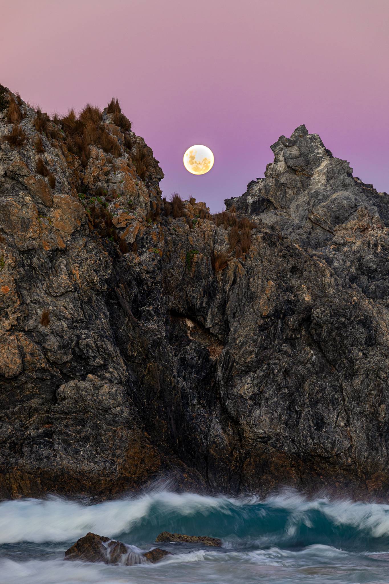 Moon rising over Camel Rock, NSW Far South Coast, Australia. [OC] [1365x2048]