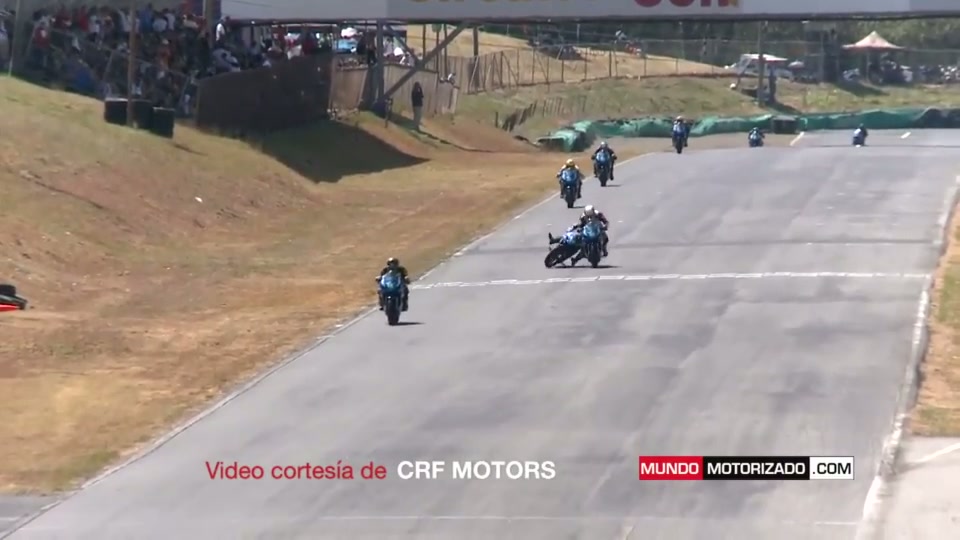 Typical moto race incident by Marlon Calvo and Jorge Martínez