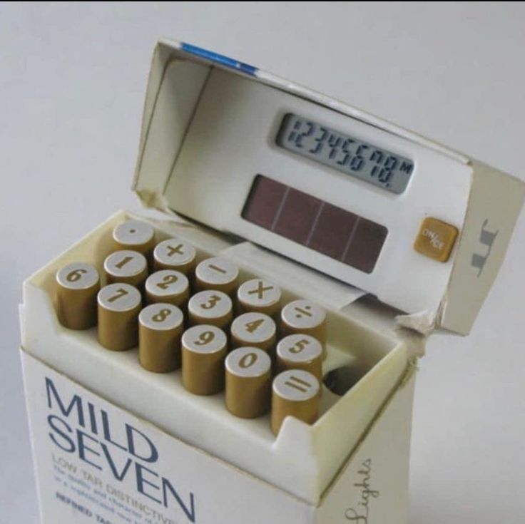 Lo que me pregunto es por qué alguien querría esconder una calculadora así y pienso en exámenes de otra época